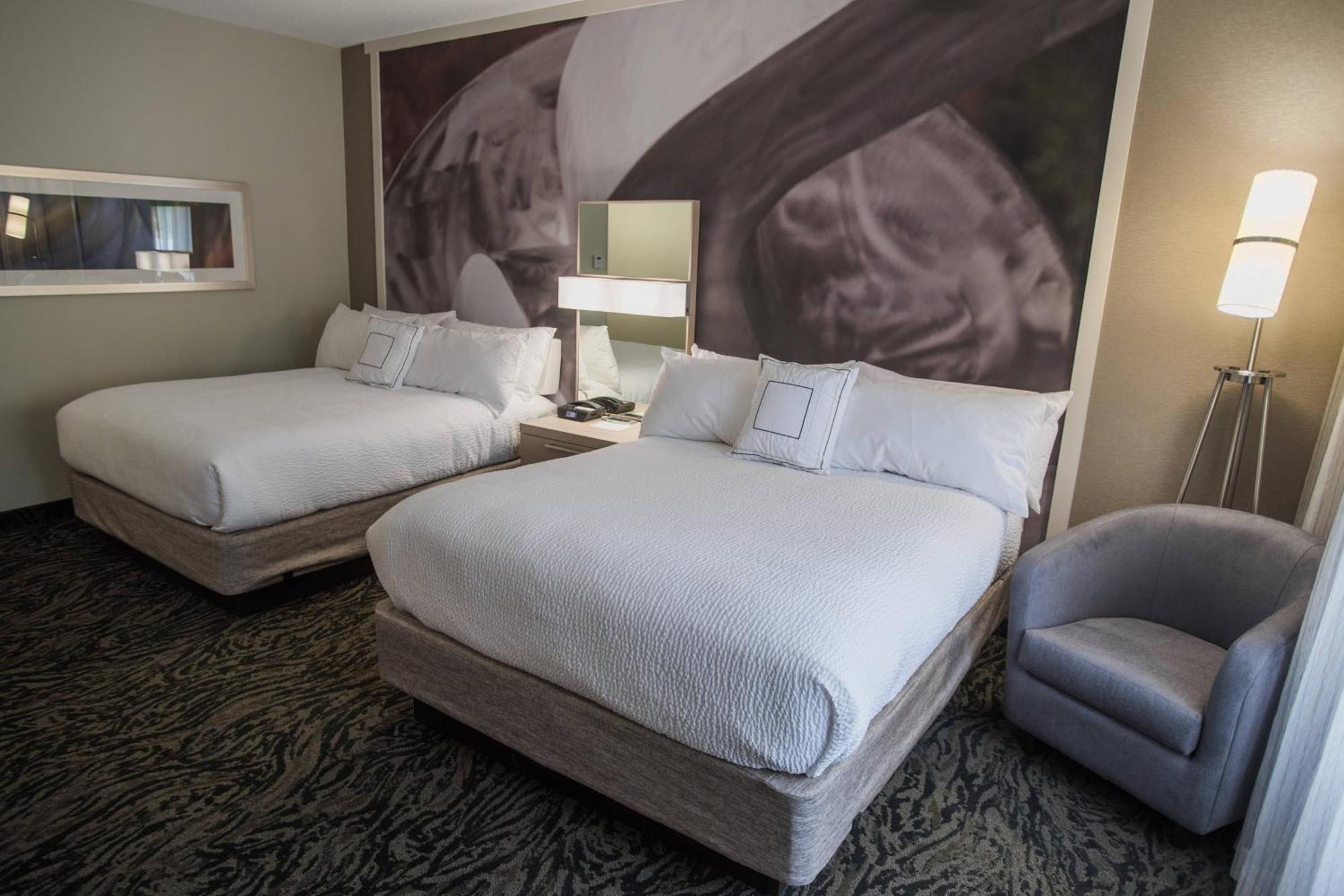 Отель Courtyard By Marriott Хикори Экстерьер фото